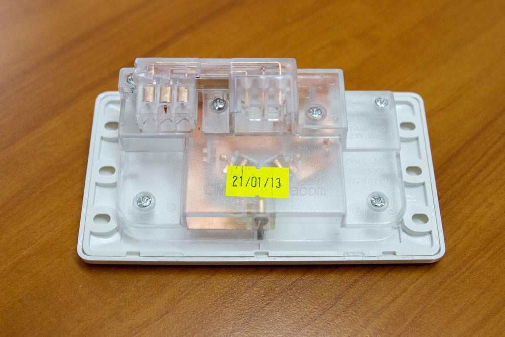 CMS 240V POWER POINT SINGLE CMS WHITE